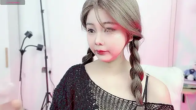 Snapshot of Memeli0 chatting on February 11, 6:51 am Memeli0 online show from February 11, 6:51 am