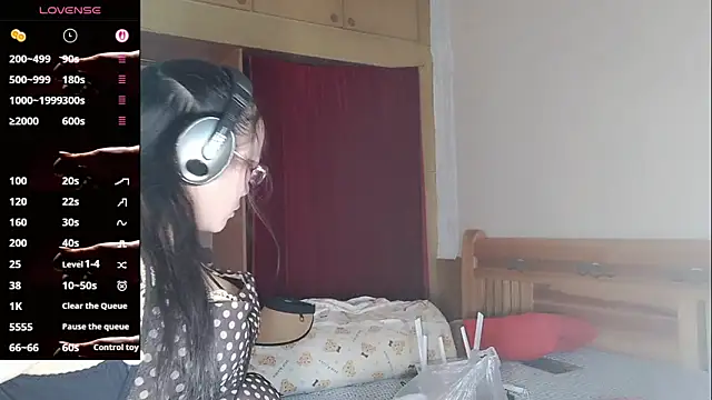 vivi523 online show from April 6, 5:30 am