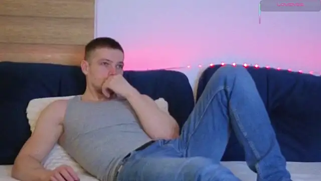 JulianTurner online show from February 14, 9:39 am