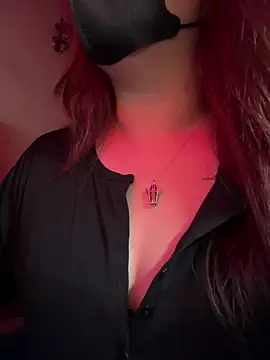 HaleyKin online show from March 5, 4:03 pm