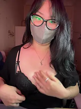 Snapshot of HaleyKin chatting on May 18, 2:56 pm HaleyKin online show from May 18, 2:56 pm