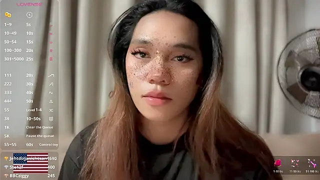 Kelly Mckinney online show from April 2, 8:28 pm