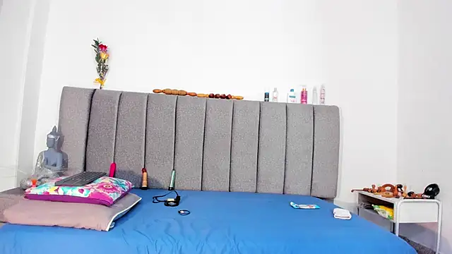 Giselle James online show from March 2, 6:04 pm