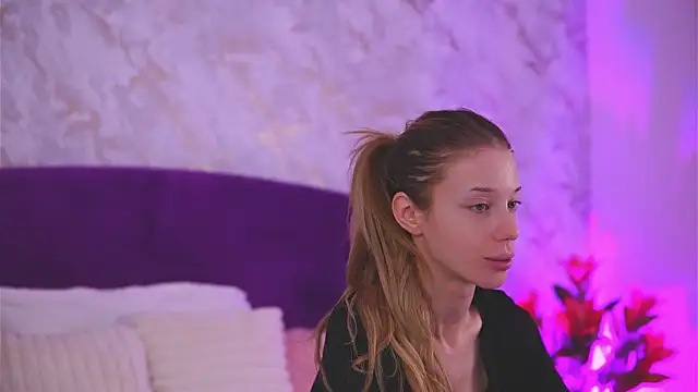 EllinaNuria online show from February 18, 4:19 am