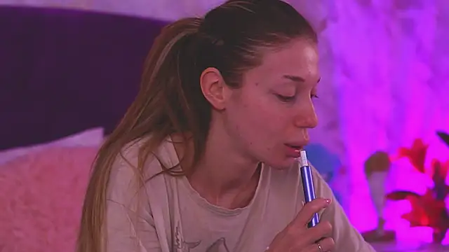 EllinaNuria online show from March 20, 4:28 am