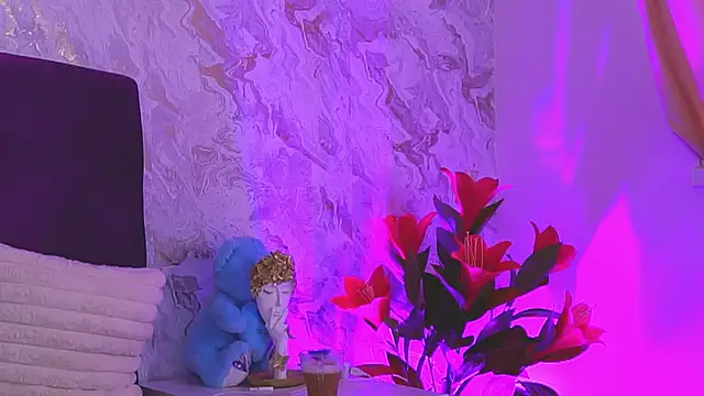 Snapshot of EllinaNuria chatting on April 30, 4:08 am EllinaNuria online show from April 30, 4:08 am