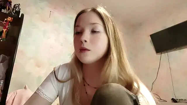 TiaBIanks online show from April 2, 11:30 am