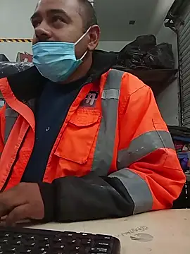 Snapshot of OMARMEX1 chatting on April 6, 3:13 pm OMARMEX1 online show from April 6, 3:13 pm