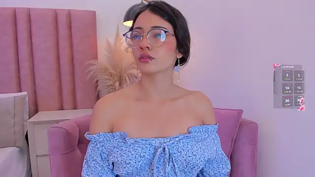 im lily  online show from April 18, 12:53 pm