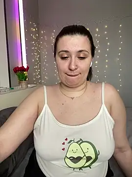 Snapshot of lipsi_vikki chatting on February 13, 8:10 am lipsi vikki online show from February 13, 8:10 am