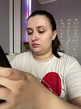 Snapshot of lipsi_vikki chatting on February 17, 8:11 am lipsi vikki online show from February 17, 8:11 am