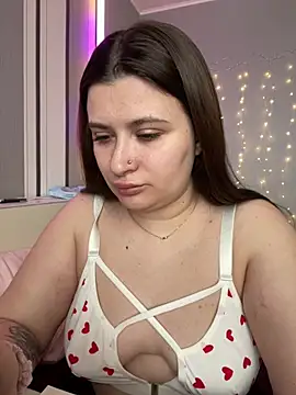 Snapshot of lipsi_vikki chatting on February 19, 8:21 am lipsi vikki online show from February 19, 8:21 am