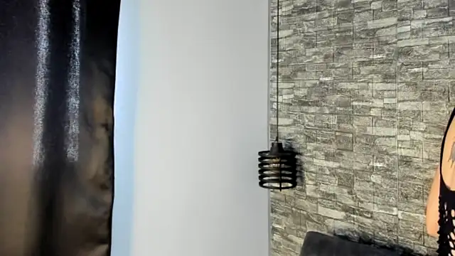 ASHLEY COLLINS1 online show from April 21, 1:17 pm