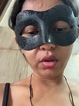 raavigirl online show from April 5, 7:05 am