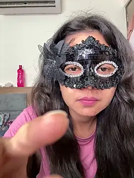 raavigirl online show from April 24, 6:43 pm