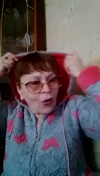 SophieBurns online show from March 15, 1:06 pm