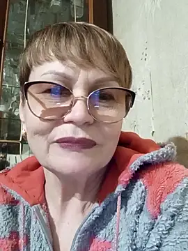 SophieBurns online show from March 30, 4:30 pm