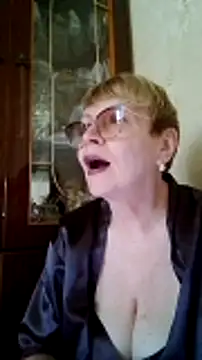 Snapshot of SophieBurns chatting on June 25, 10:20 am SophieBurns online show from June 25, 10:20 am