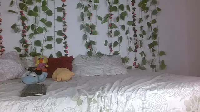 Snapshot of karolsweetvagi chatting on June 22, 7:11 pm karolsweetvagi online show from June 22, 7:11 pm