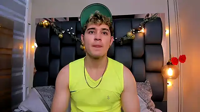 rayan linxx online show from April 10, 8:13 pm