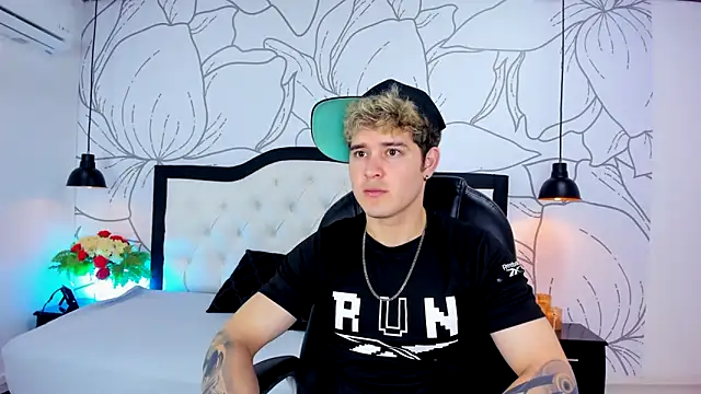 rayan linxx online show from April 18, 7:40 pm