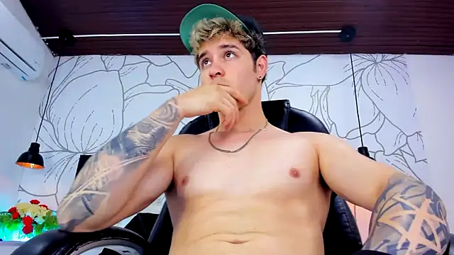 rayan linxx online show from April 18, 7:58 pm