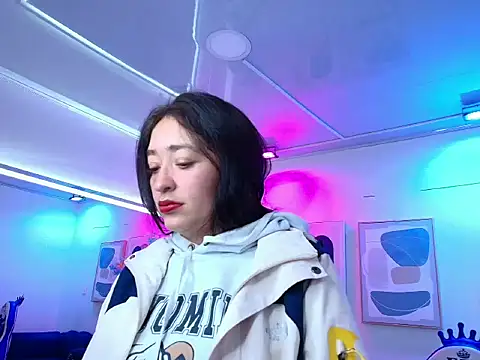 Alanna  scott online show from April 7, 4:02 am