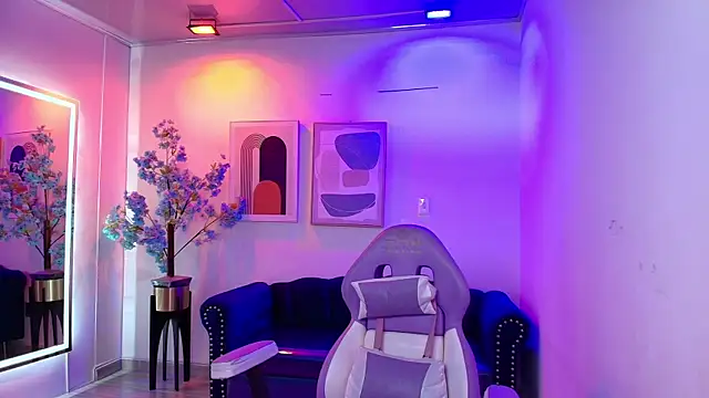 Alanna  scott online show from April 11, 3:55 am