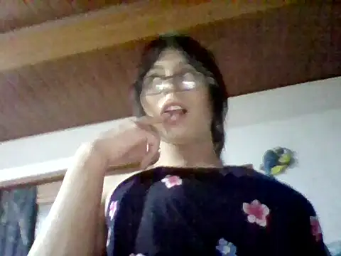 lucyscay  online show from April 6, 3:15 am