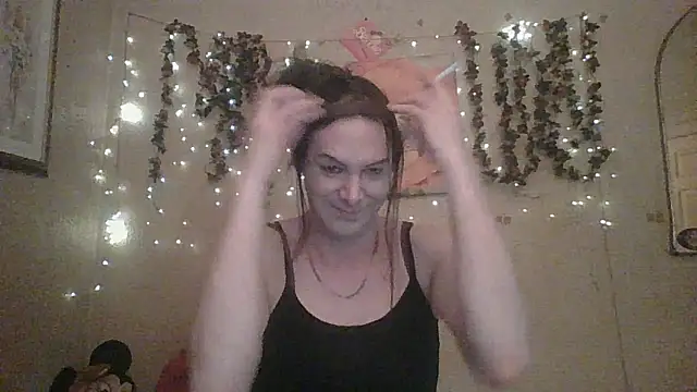 Snapshot of sillymillie4 chatting on April 21, 12:23 am sillymillie4 online show from April 21, 12:23 am