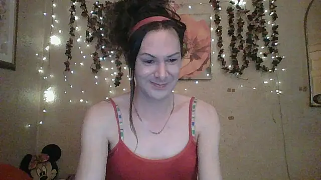 Snapshot of sillymillie4 chatting on May 4, 7:04 am sillymillie4 online show from May 4, 7:04 am