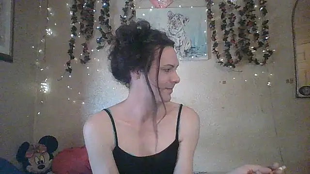 Snapshot of sillymillie4 chatting on June 23, 7:12 pm sillymillie4 online show from June 23, 7:12 pm