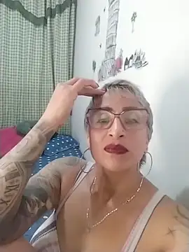 Snapshot of Charlotte_gray_ chatting on February 11, 11:32 pm Charlotte gray online show from February 11, 11:32 pm