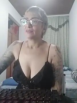 Snapshot of Charlotte_gray_ chatting on February 23, 11:46 pm Charlotte gray online show from February 23, 11:46 pm