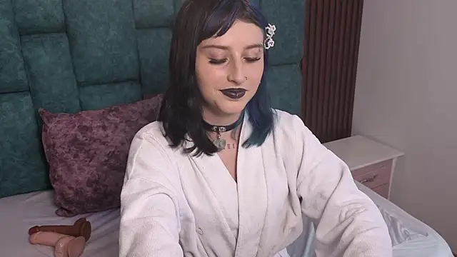 OliviaBonnie online show from February 17, 7:09 pm