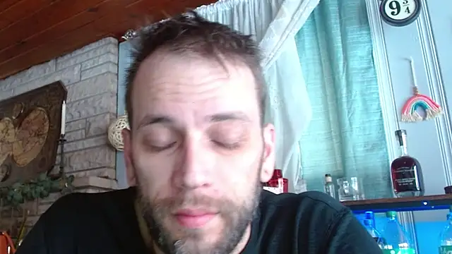 cguffey2284 online show from February 14, 4:04 pm