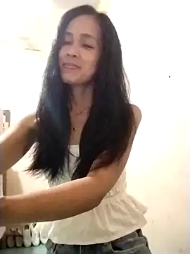 Snapshot of sweet_maxine44 chatting on April 30, 12:00 pm sweet maxine44 online show from April 30, 12:00 pm