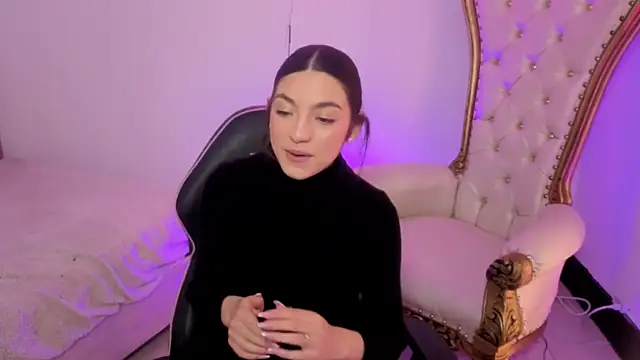 MAHYRA TAY online show from March 18, 7:28 pm