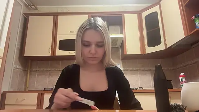 MiaBerlateen online show from February 24, 6:06 pm