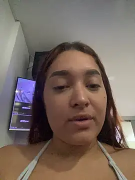 Snapshot of Emily_Harpeer chatting on March 4, 11:27 am Emily Harpeer online show from March 4, 11:27 am