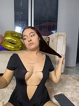 Emily Harpeer online show from July 18, 11:58 am