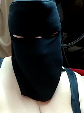 Warda Egy online show from April 4, 8:39 pm