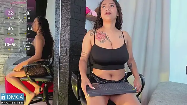 sandra rey  online show from June 8, 7:14 pm
