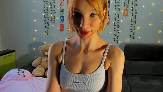 Kiracute18 online show from February 13, 3:46 am