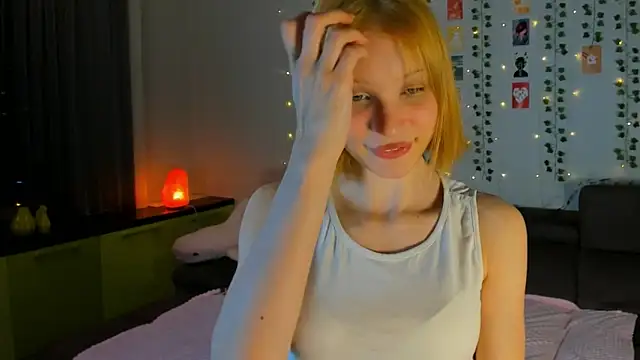 Kiracute18 online show from April 5, 7:55 pm