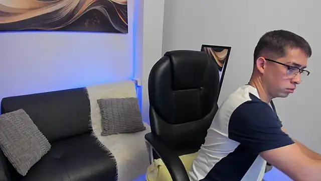 Tommas Jhonson online show from February 25, 4:00 am