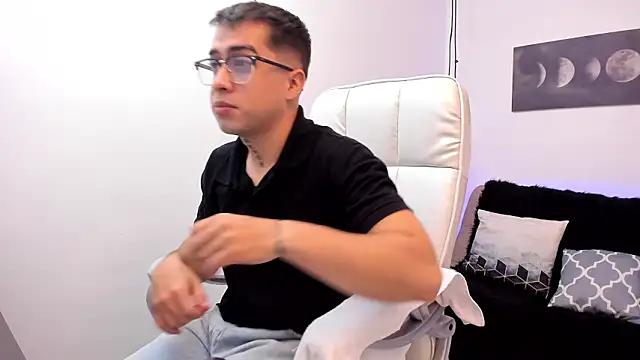 Tommas Jhonson online show from March 2, 11:55 pm