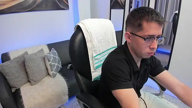 Tommas Jhonson online show from March 25, 2:17 am