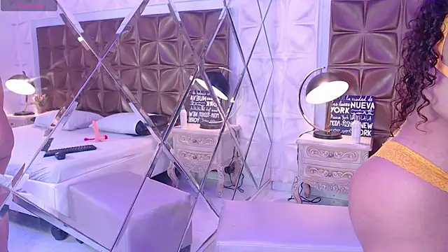 LunaJohns online show from April 4, 12:35 pm