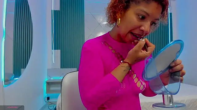 Snapshot of Shantall-blue chatting on February 11, 8:03 pm Shantall-blue online show from February 11, 8:03 pm